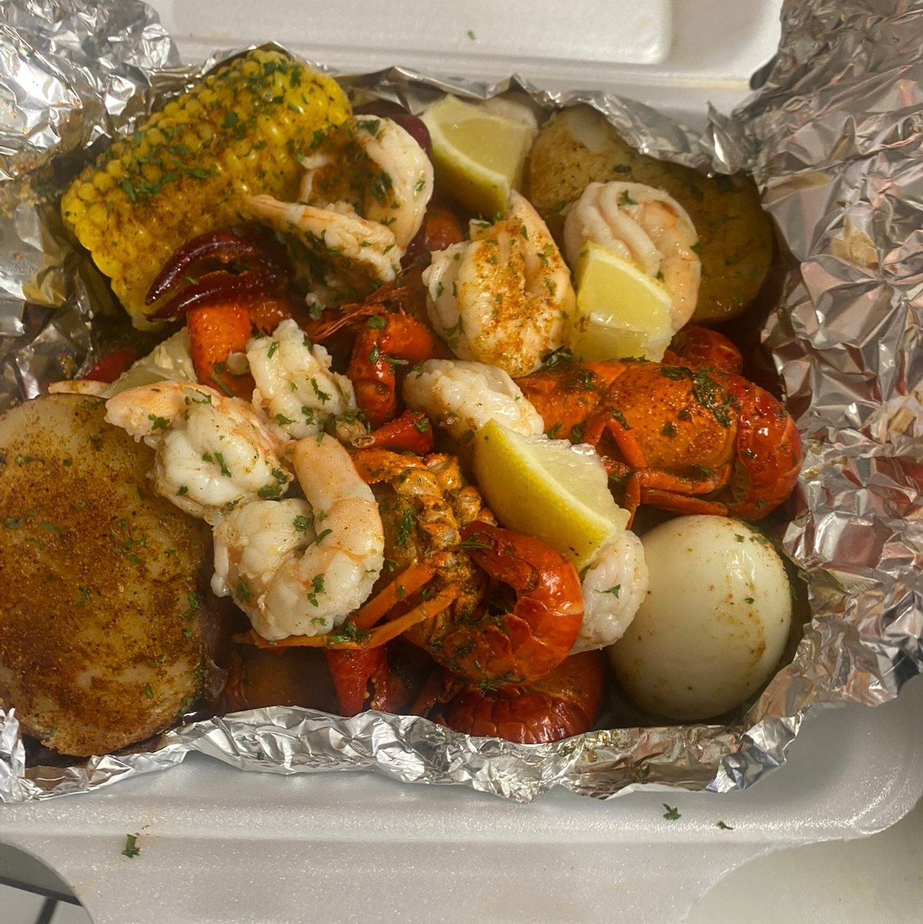 B9 - Crawfish Bowl (1 Lb Crawfish, 10 Shrimps, 1 Corn, 1 Potato, 1 Egg).