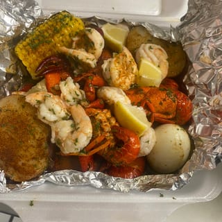 B9 - Crawfish Bowl ( 1 Lb Crawfish, 10 Shrimps, 1 Corn, 1 Potato, 1 Egg )