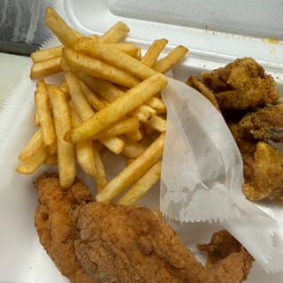 #4- 1 PC FISH ,5 Wings , fries and drink