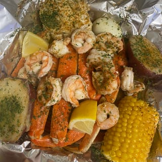 B3 - Seafood Bowl ( 1 snow Crab, 10 Shrimps, 1 Corn, 1 Potato, 1 Egg )